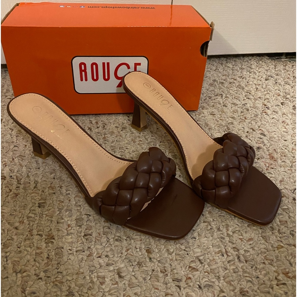 Rouge sandal